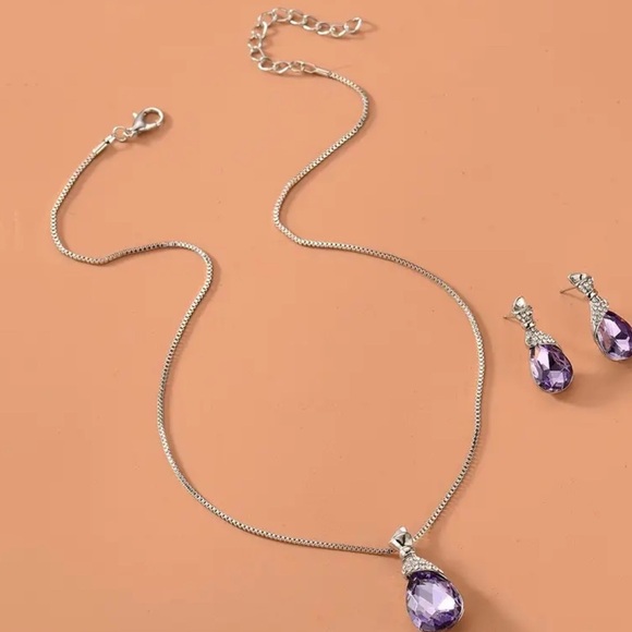 Purple Amethyst and Silver Water Drop Necklace And Earrings Jewelry Set - Picture 8 of 12